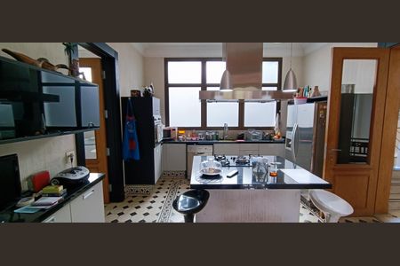 Casa de condomínio à venda com 684m², 3 quartos e 8 vagasCozinha