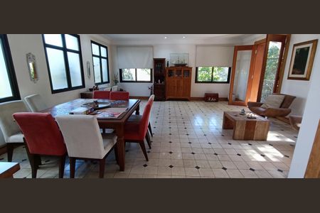 Casa de condomínio à venda com 684m², 3 quartos e 8 vagasSala