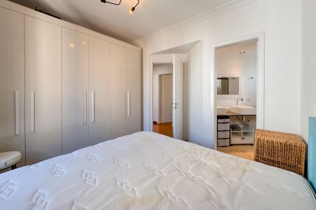 Apartamento à venda com 146m², 3 quartos e 3 vagas Apartamento à venda com 146m², 3 quartos e 3 vagasSuíte