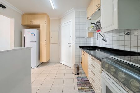 Apartamento à venda com 146m², 3 quartos e 3 vagas Apartamento à venda com 146m², 3 quartos e 3 vagasCozinha