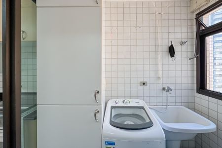 Apartamento à venda com 146m², 3 quartos e 3 vagas Apartamento à venda com 146m², 3 quartos e 3 vagasÁrea de Serviço