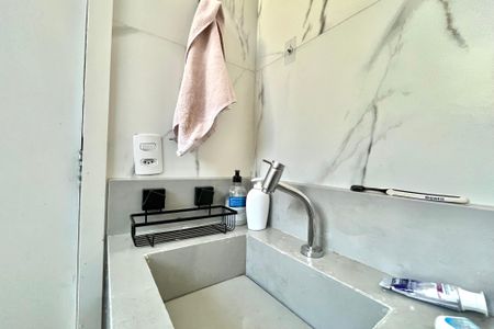 Apartamento à venda com 100m², 2 quartos e sem vaga Apartamento à venda com 100m², 2 quartos e sem vagaBanheiro da Suíte