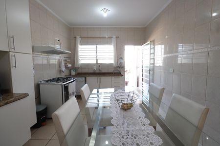 Casa à venda com 239m², 3 quartos e 3 vagasCozinha