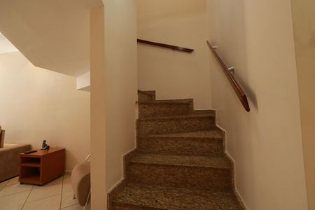 Casa à venda com 239m², 3 quartos e 3 vagasEscada