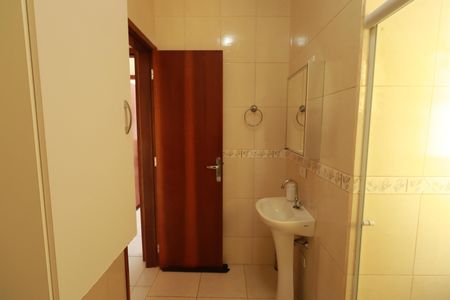 Casa à venda com 239m², 3 quartos e 3 vagasBanheiro Social