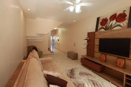 Casa à venda com 239m², 3 quartos e 3 vagasSala