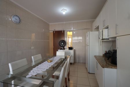 Casa à venda com 239m², 3 quartos e 3 vagasCozinha