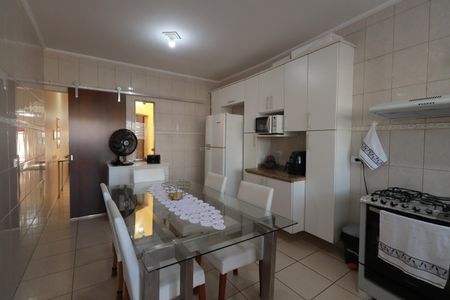 Casa à venda com 239m², 3 quartos e 3 vagasCozinha