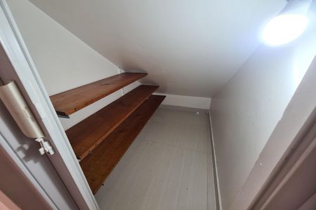 Casa à venda com 250m², 3 quartos e 4 vagas Casa à venda com 250m², 3 quartos e 4 vagasLavabo