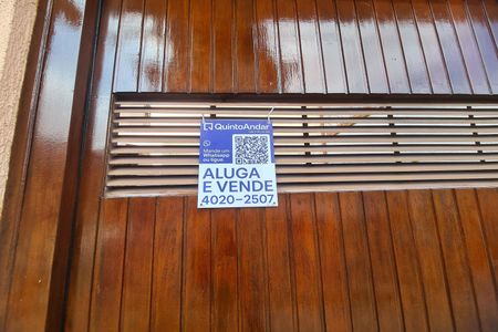 Casa à venda com 250m², 3 quartos e 4 vagas Casa à venda com 250m², 3 quartos e 4 vagasPlaca