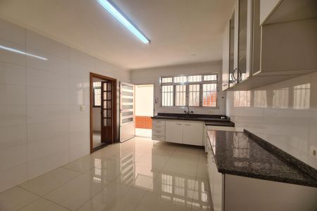 Casa à venda com 250m², 3 quartos e 4 vagas Casa à venda com 250m², 3 quartos e 4 vagasCozinha