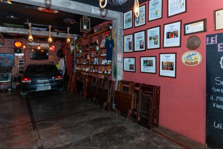 Casa à venda com 158m², 3 quartos e 6 vagas Casa à venda com 158m², 3 quartos e 6 vagasGaragem