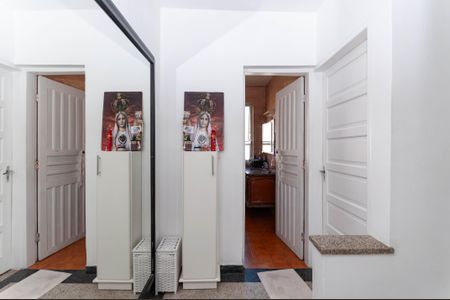 Casa à venda com 158m², 3 quartos e 6 vagas Casa à venda com 158m², 3 quartos e 6 vagasCorredor