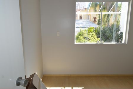 Casa à venda com 336m², 5 quartos e 4 vagasQuarto 2