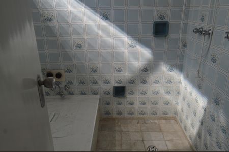 Casa à venda com 336m², 5 quartos e 4 vagasBanheiro Social