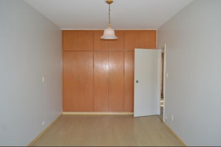 Casa à venda com 336m², 5 quartos e 4 vagasQuarto 3