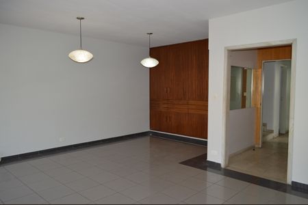 Casa à venda com 336m², 5 quartos e 4 vagasSala