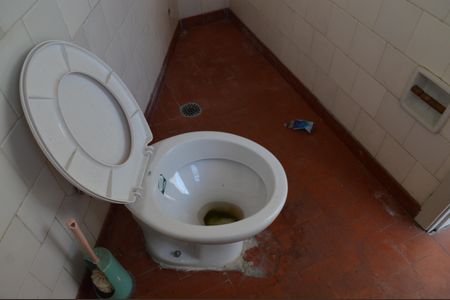 Casa à venda com 336m², 5 quartos e 4 vagasBanheiro de Serviço