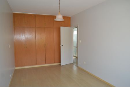 Casa à venda com 336m², 5 quartos e 4 vagasQuarto 3