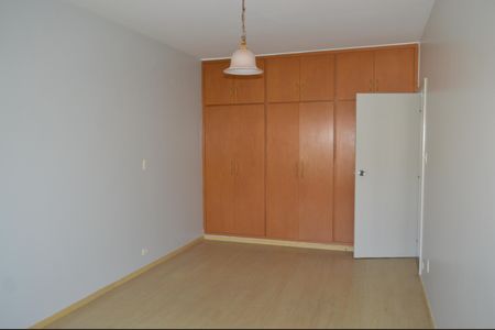 Casa à venda com 336m², 5 quartos e 4 vagasQuarto 3