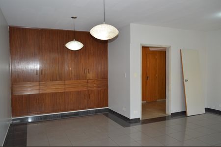 Casa à venda com 336m², 5 quartos e 4 vagasSala