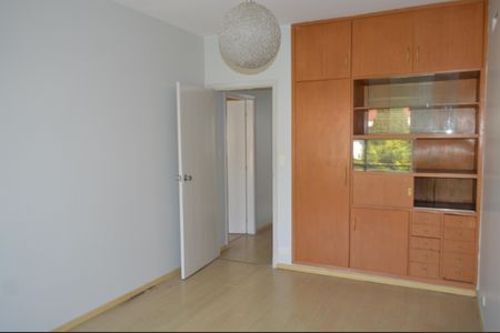 Casa à venda com 336m², 5 quartos e 4 vagasQuarto 4