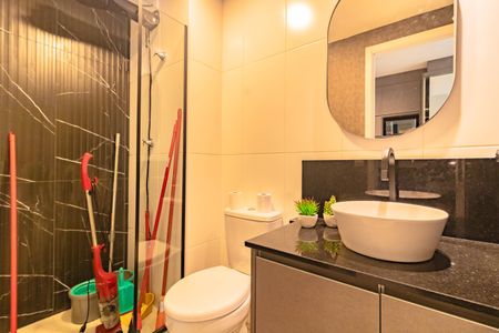 Banheiro Social de kitnet/studio para alugar com 1 quarto, 27m² em Vila Clementino, São Paulo