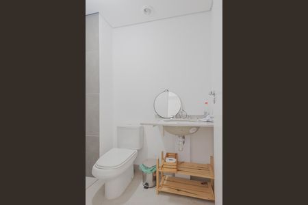 Banheiro de apartamento à venda com 1 quarto, 28m² em Pinheiros, São Paulo