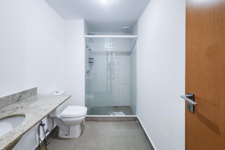 Banheiro de kitnet/studio para alugar com 1 quarto, 30m² em Centro, Rio de Janeiro