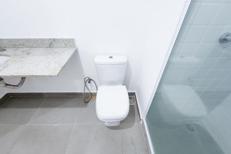 Banheiro de kitnet/studio para alugar com 1 quarto, 30m² em Centro, Rio de Janeiro