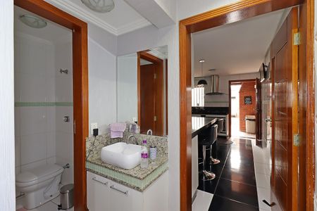 Casa à venda com 150m², 3 quartos e 2 vagasCorredor