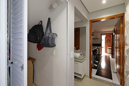 Casa à venda com 150m², 3 quartos e 2 vagasCorredor