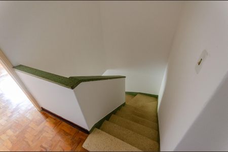 Casa à venda com 90m², 2 quartos e 1 vagaEscada