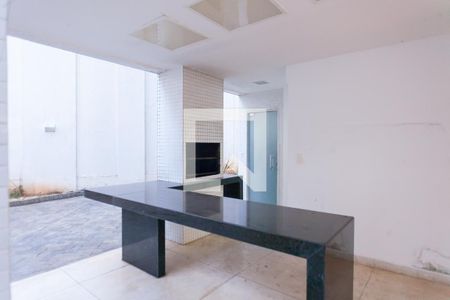 Apartamento à venda com 308m², 5 quartos e 4 vagasÁrea comum - Salão de festas