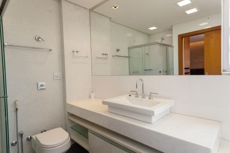 Apartamento à venda com 308m², 5 quartos e 4 vagasBanheiro da Suíte