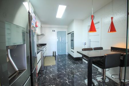 Apartamento à venda com 210m², 4 quartos e 3 vagas Apartamento à venda com 210m², 4 quartos e 3 vagasCozinha