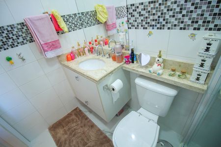 Apartamento à venda com 210m², 4 quartos e 3 vagas Apartamento à venda com 210m², 4 quartos e 3 vagasBanheiro da Suíte 2