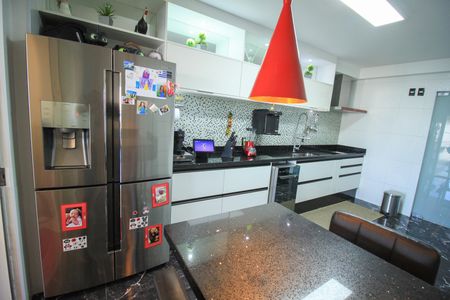 Apartamento à venda com 210m², 4 quartos e 3 vagas Apartamento à venda com 210m², 4 quartos e 3 vagasCozinha