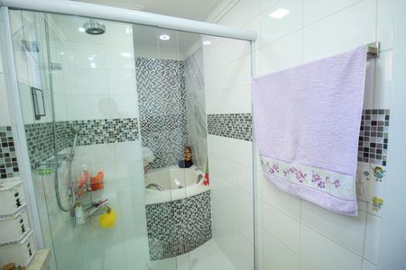 Apartamento à venda com 210m², 4 quartos e 3 vagas Apartamento à venda com 210m², 4 quartos e 3 vagasBanheiro da Suíte 2