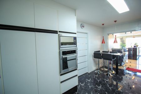 Apartamento à venda com 210m², 4 quartos e 3 vagas Apartamento à venda com 210m², 4 quartos e 3 vagasCozinha