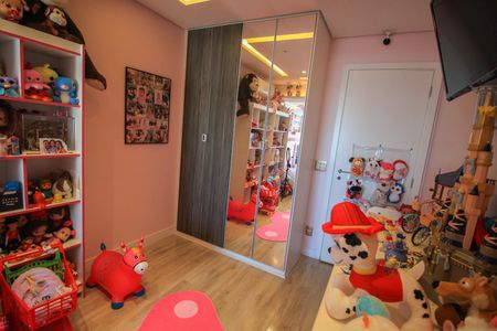 Apartamento à venda com 210m², 4 quartos e 3 vagas Apartamento à venda com 210m², 4 quartos e 3 vagasQuarto 2