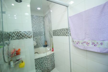 Apartamento à venda com 210m², 4 quartos e 3 vagas Apartamento à venda com 210m², 4 quartos e 3 vagasBanheiro da Suíte 2