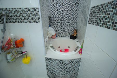 Apartamento à venda com 210m², 4 quartos e 3 vagas Apartamento à venda com 210m², 4 quartos e 3 vagasBanheiro da Suíte 2