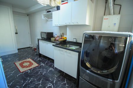 Apartamento à venda com 210m², 4 quartos e 3 vagas Apartamento à venda com 210m², 4 quartos e 3 vagasÁrea de Serviço