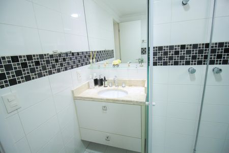 Apartamento à venda com 210m², 4 quartos e 3 vagas Apartamento à venda com 210m², 4 quartos e 3 vagasBanheiro