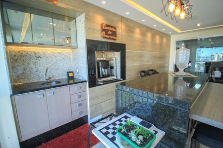 Apartamento à venda com 210m², 4 quartos e 3 vagas Apartamento à venda com 210m², 4 quartos e 3 vagasVaranda