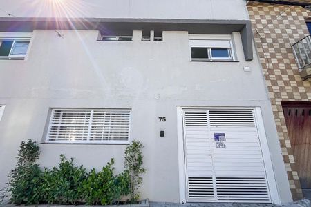 Casa à venda com 186m², 3 quartos e 2 vagasFachada