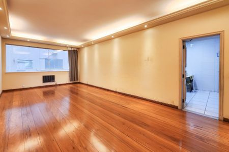 Apartamento à venda com 543m², 4 quartos e 2 vagas Apartamento à venda com 543m², 4 quartos e 2 vagasSala de Jantar