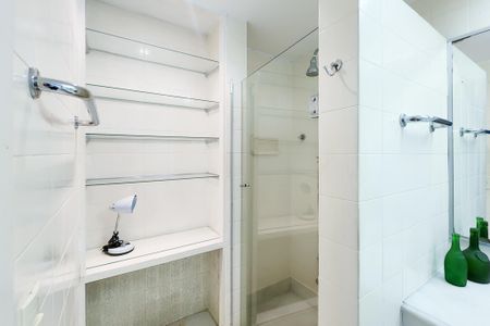 Apartamento à venda com 543m², 4 quartos e 2 vagas Apartamento à venda com 543m², 4 quartos e 2 vagasBanheiro da Suite 1