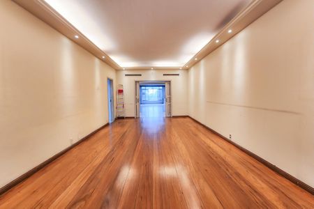 Apartamento à venda com 543m², 4 quartos e 2 vagas Apartamento à venda com 543m², 4 quartos e 2 vagasSala de Jantar